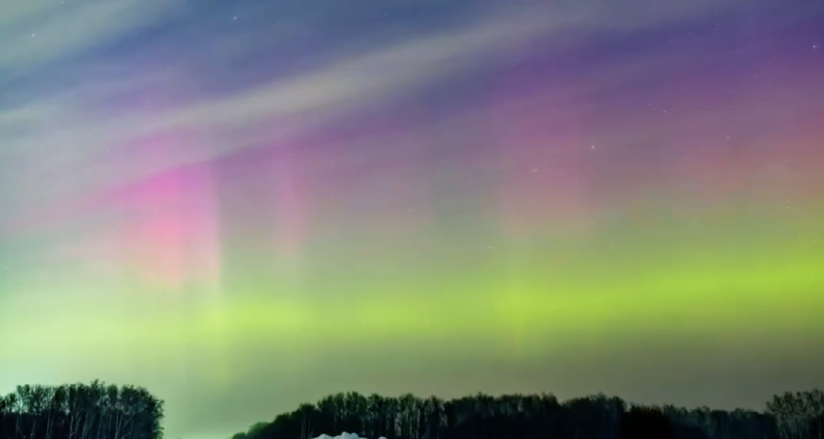 Фото Небо над Новосибирском засияло: 10 невероятных кадров полярного сияния 5